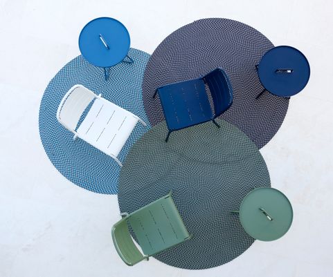 Defined_carpets_round_On-the-move_tables_Copenhagen_citychair_1_f7